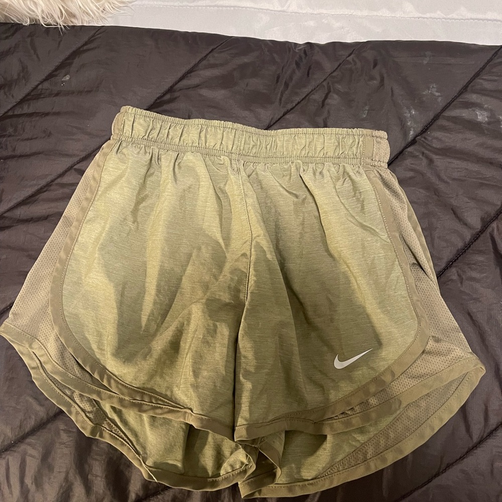 green nike work out shorts